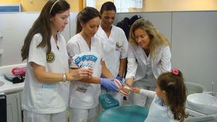 El dentista será gratis para los menores madrileños de hasta 17 años