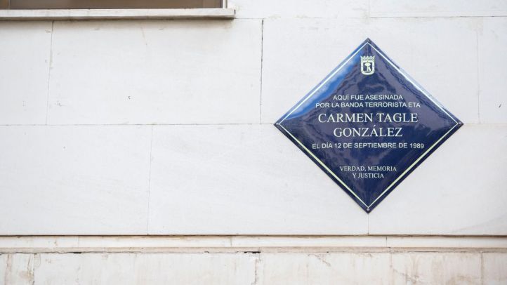 El delegado del Área de Salud, Seguridad y Emergencias asiste al descubrimiento de una placa en recuerdo a Carmen González, fiscal asesinada por ETA en 1989.