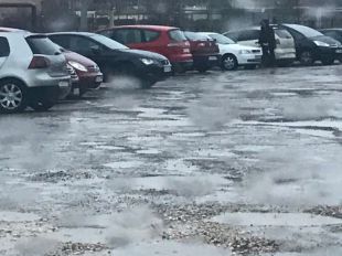 De barrizal a aparcamiento: los vecinos de Valdebernardo ganan la batalla