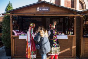 La Feria Internacional de las Culturas lleva el espíritu navideño a Matadero