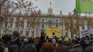 Políticos catalanes se concentran ante el TS para denunciar que "no hay justicia"