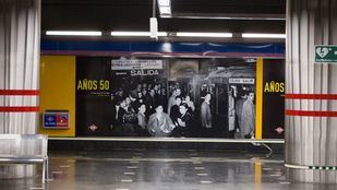 Vinilos para conocer la historia de Metro desde el aeropuerto