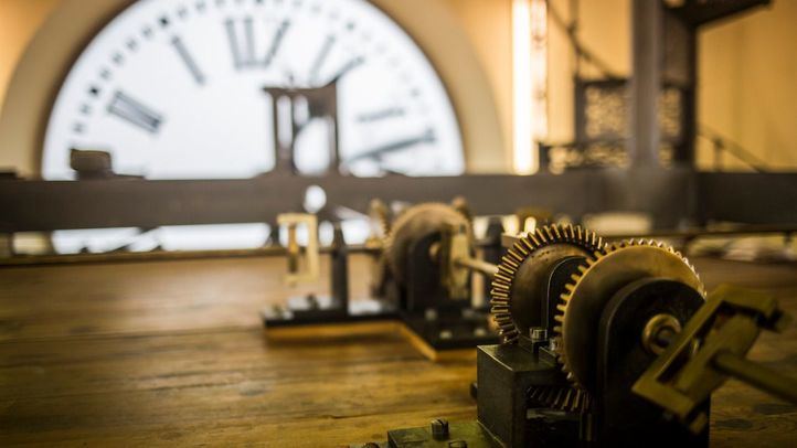 El reloj de la Puerta del Sol, preparado para dar las dobles campanadas de este 2019.