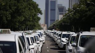Cuando los taxis cortaron la Castellana y Metro, varias líneas