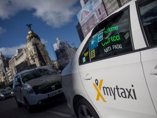 Los taxis suben sus tarifas y estudian implementar las carreras con precio fijo