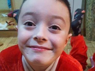 Dani, el niño de Parla de 8 años que necesita un trasplante de médula urgente.