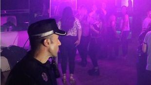 48 menores habían pagado entrada y consumición en ese bar.