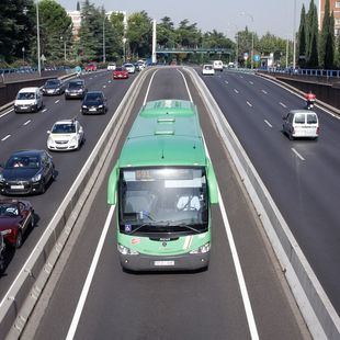 Un autobús circula en dirección contraria durante 11 kilómetros por el bus-vao de la A-6