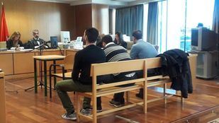 Los tres acusados de abusar de una joven en Collado Villalba en 2015, en la Audiencia Provincial de Madrid.