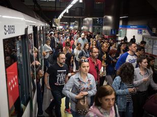 Metro bate récord de viajeros pese a que los nuevos trenes no llegarán hasta 2020