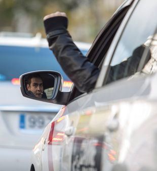 Ambiente favorable a convocar huelga indefinida de taxis