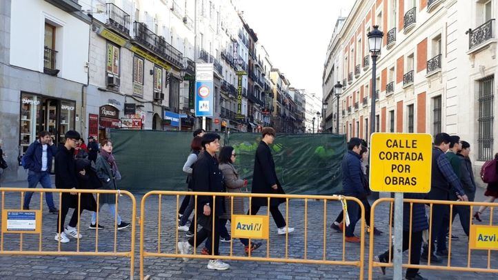 La calle Carretas, cortada para instalar más bancos y el servicio de BiciMad.