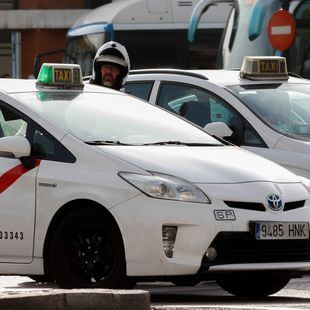 Detenidos dos taxistas por perseguir a un VTC y bloquear la A-2
