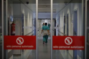 Las "colapsadas" urgencias del 12 de Octubre atienden a 800 pacientes diarios