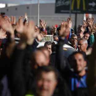 Continúa la huelga del taxi mientras que la Comunidad "no cederá a chantajes"