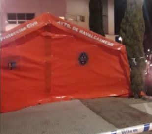 Catorce personas, atendidas en un incendio en Navalcarnero