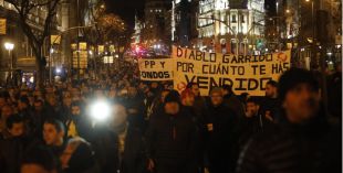 Sin avances en el conflicto, los taxistas cercan las sedes y actos del PP