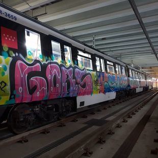 Detenidos dos jóvenes por pintar un tren de la línea 7 de Metro