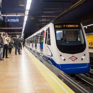 La estación de El Capricho estrena los tornos abiertos
