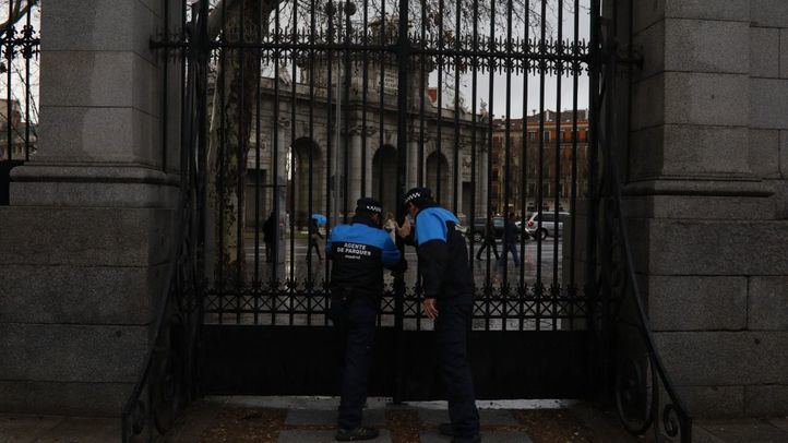 El Retiro ha sido cerrado por los fuertes vientos hasta este sábado