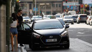 El Ayuntamiento reducirá un 25% las VTC entre semana y un 50% el 'finde'