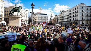 Pensionistas y taxistas marchan juntos por el "fin de la precariedad"