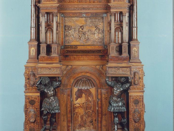 Cabinet Hernani.