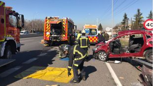 Un conductor herido en una aparatoso accidente en la A-4