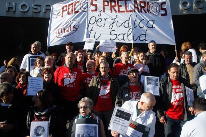 En la Sanidad pública hay miles de interinos que llevan años como trabajadores eventuales y temporales, según denuncia Podemos.