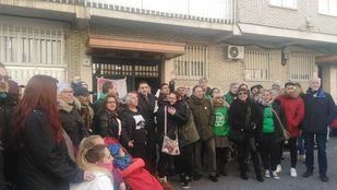 Una madre y su hijo evitan el desahucio en Parla