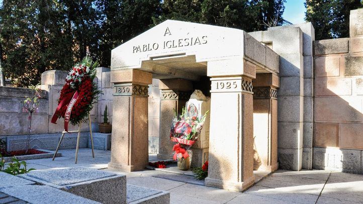Tumba de Pablo Iglesias Posse, en el cementerio de la Almudena.