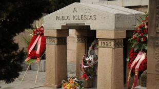 La Funeraria limpiará "con brevedad" las pintadas en las tumbas de la Almudena