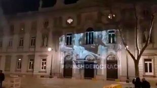 Identificados los responsables de proyectar imágenes de las cargas del 1-O en la fachada del Supremo