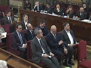 Acusaciones de persecución política en el inicio del juicio del procés