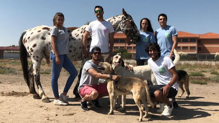El equipo de NoIsNoBrand, en la protectora Adopta y Sé Feliz de Torrijos (Toledo). MDO