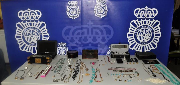 Desmantelado un grupo criminal que robaba y estafaba a mayores haciéndose pasar por revisores de la luz