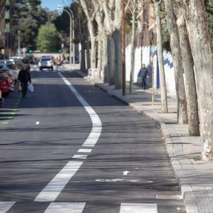 El carril bici de Niño Jesús resta al barrio 50 plazas de aparcamiento