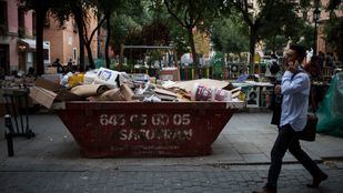 Casi 2.000 multas por orinar en la calle y 121 pisos turísticos cerrados