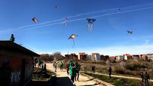 Fuencarral llena su cielo de cometas por Madrid Nuevo Norte.