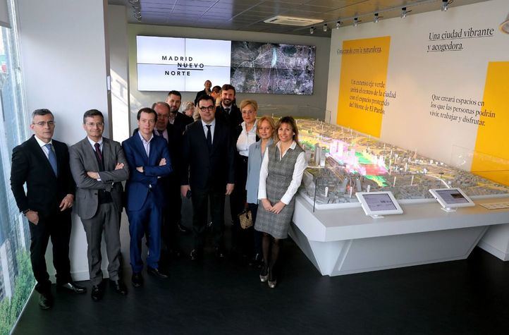 La Comisión de Urbanismo de CEIM visita la exposición de Madrid Nuevo Norte.