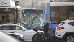 Un conductor de la EMT sufre un síncope y pierde el control