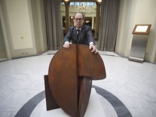 La 'Máscara' de Rafael Canogar, en The Westin Palace