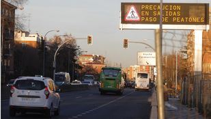 Semáforos a la altura de la Avenida de los Poblados.