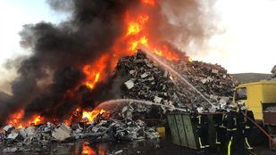 Incendio en la M-203, en San Fernando de Henares.