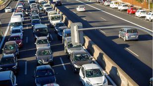 Empeoran las retenciones en hora punta por los semáforos de la A-5