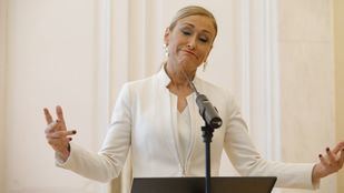 Cifuentes pide la baja temporal del PP