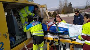 Herido de gravedad un hombre tras caer desde el tejado de una nave