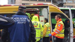 El hombre ha sido atendido por efectivos del Samur Protección Civil y ha sido trasladado al Hospital 12 de Octubre.