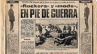 Recorte de prensa con la noticia sobre la pelea entre mods y rockers a las puertas de la sala Rock-ola, lo que motivó su cierre.