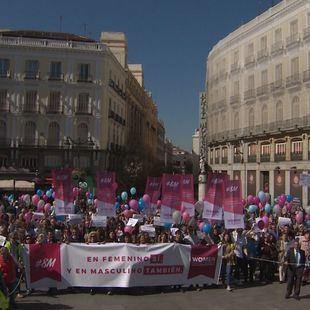 El otro 8-M: unas 200 personas celebran el Día de la Mujer sin "desprecio al varón"